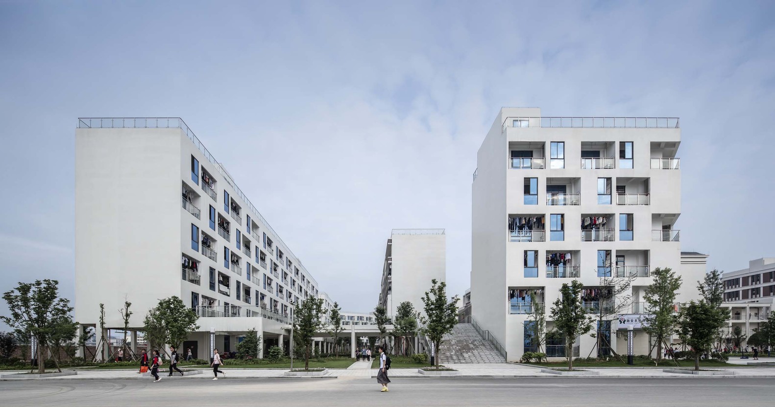 融安县中学教育集中区学生宿舍建筑规划设计 / 上海交通大学设计研究