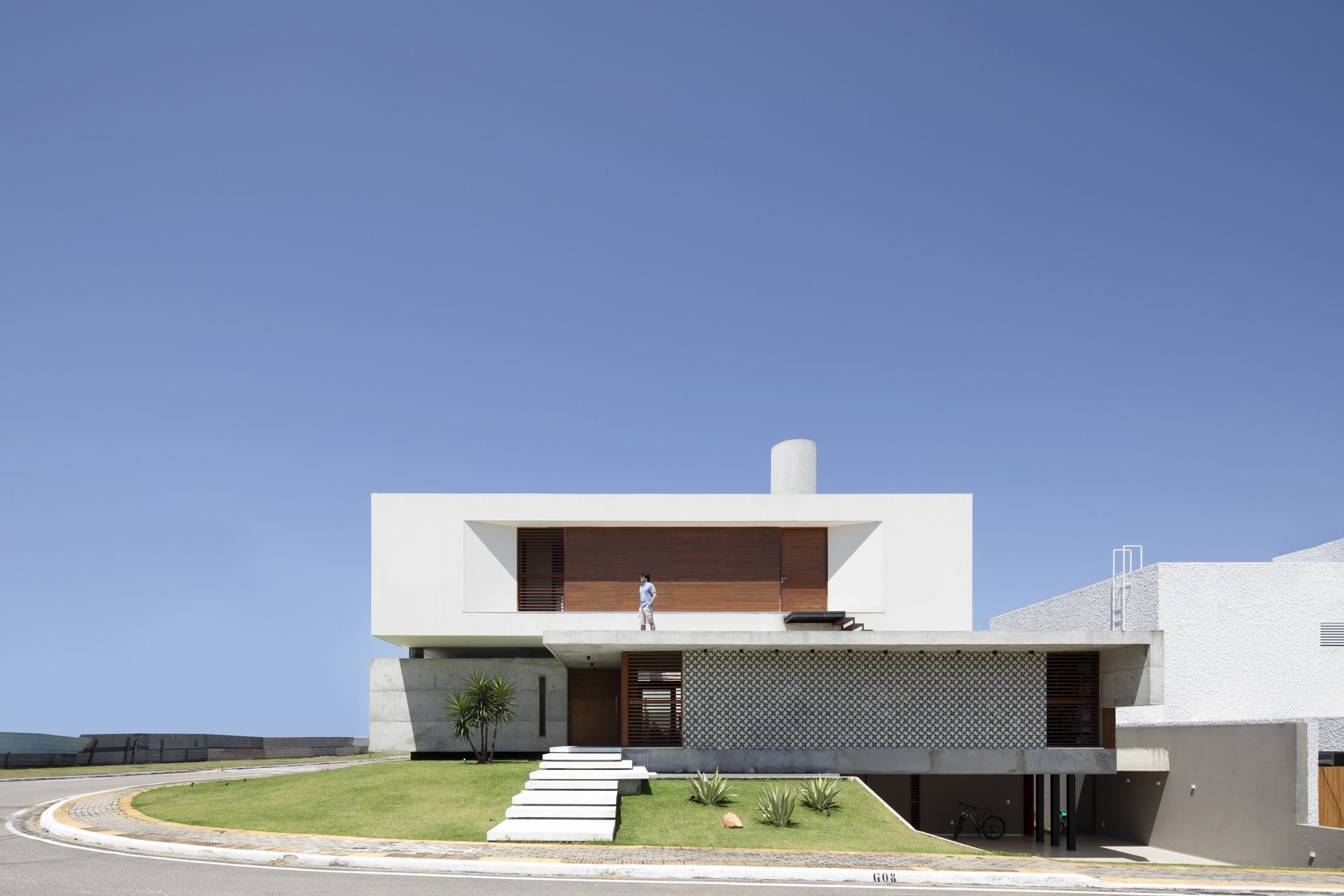 巴西简约独立住宅建筑设计/Martins Lucena Arquitetos
