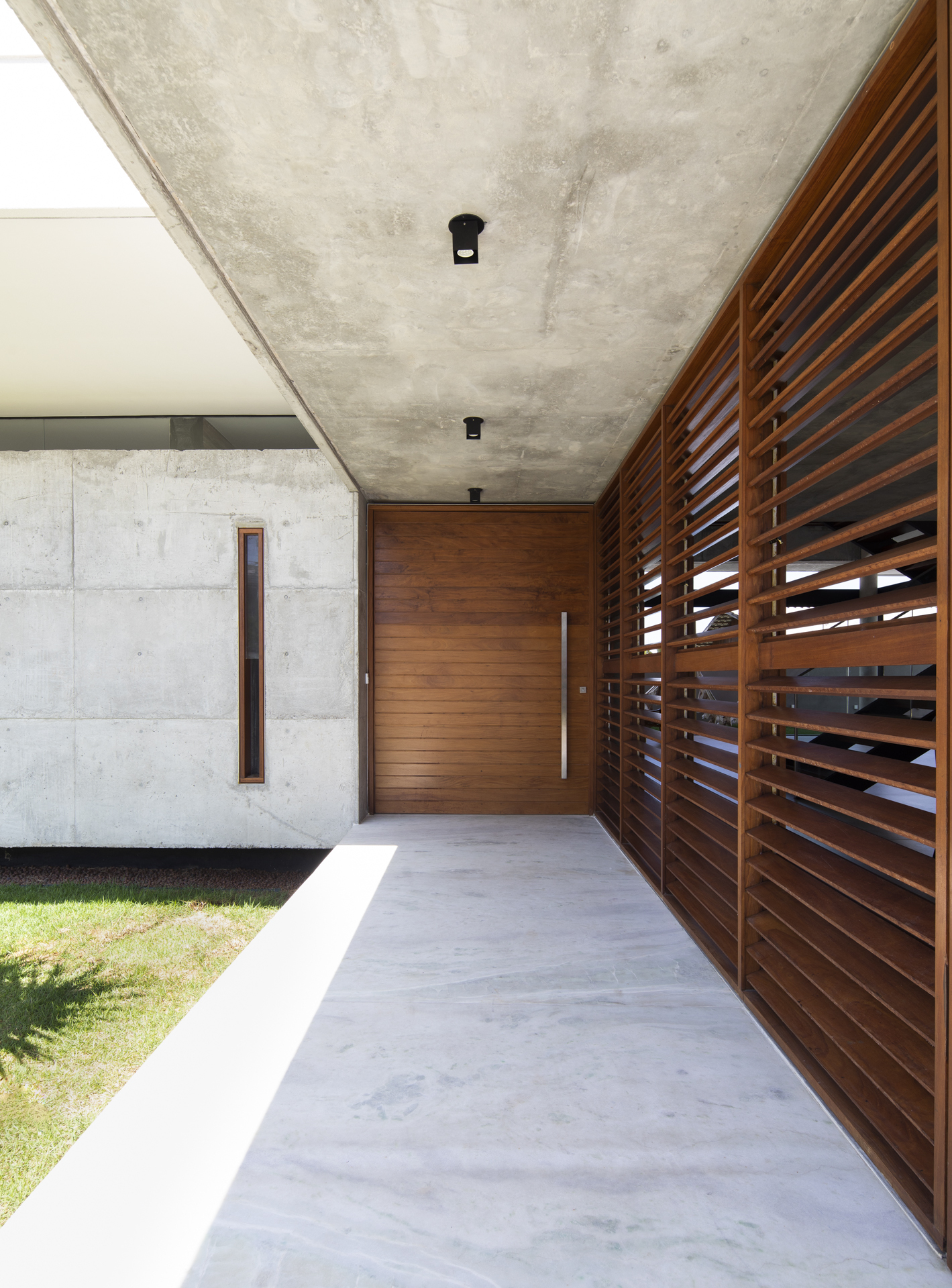 巴西简约独立住宅建筑设计/Martins Lucena Arquitetos