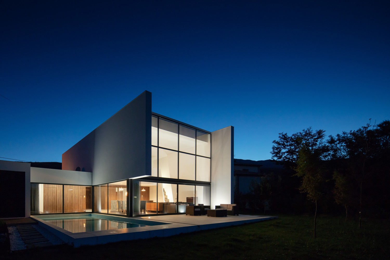 葡萄牙独立住宅Gafarim之家  建筑设计 /  Tiago do Vale Arquitectos