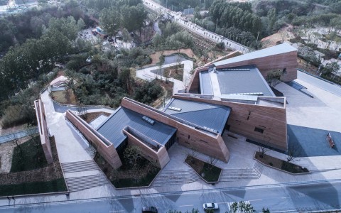 郑州建业足球小镇游客中心建筑设计/水石设计