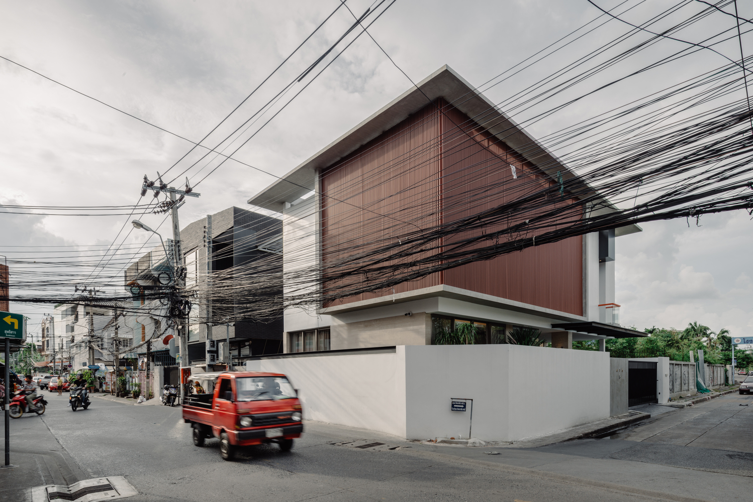 泰国曼谷Bird Bom独立住宅建筑设计/FLAT12x