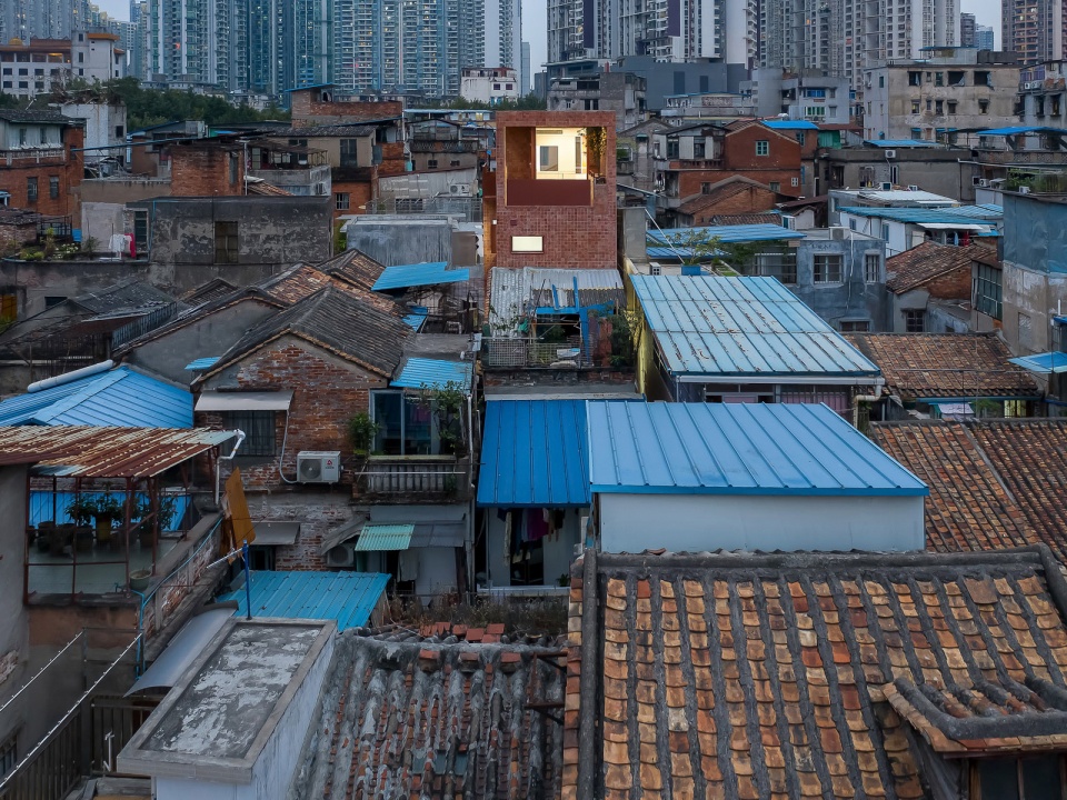 广州历史街区内的极小住宅改造设计/都市实践