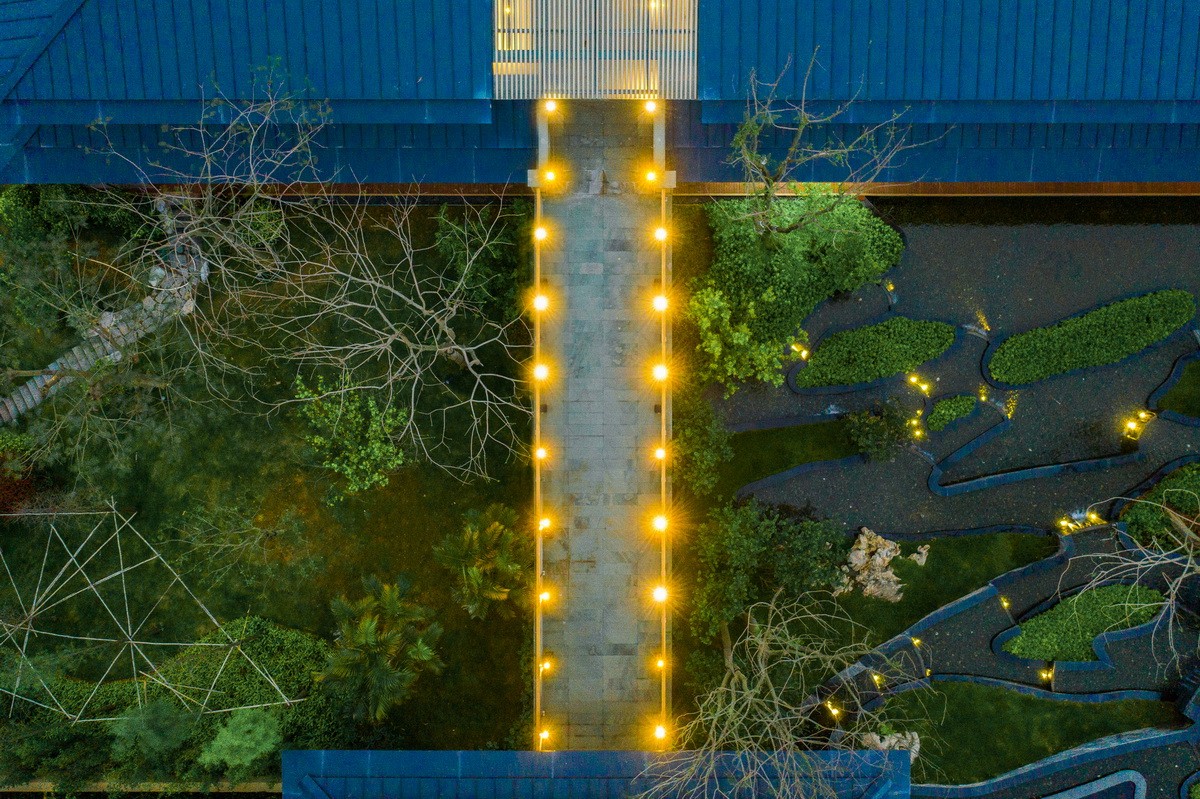 广东佛山绿地展示中心—漂浮院落建筑设计/M.A.O