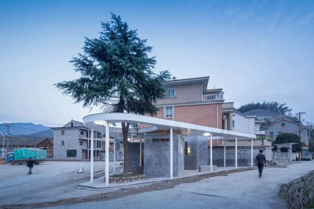 浙江杭州三岔路口的公厕建筑设计/尌林建筑设计事务所