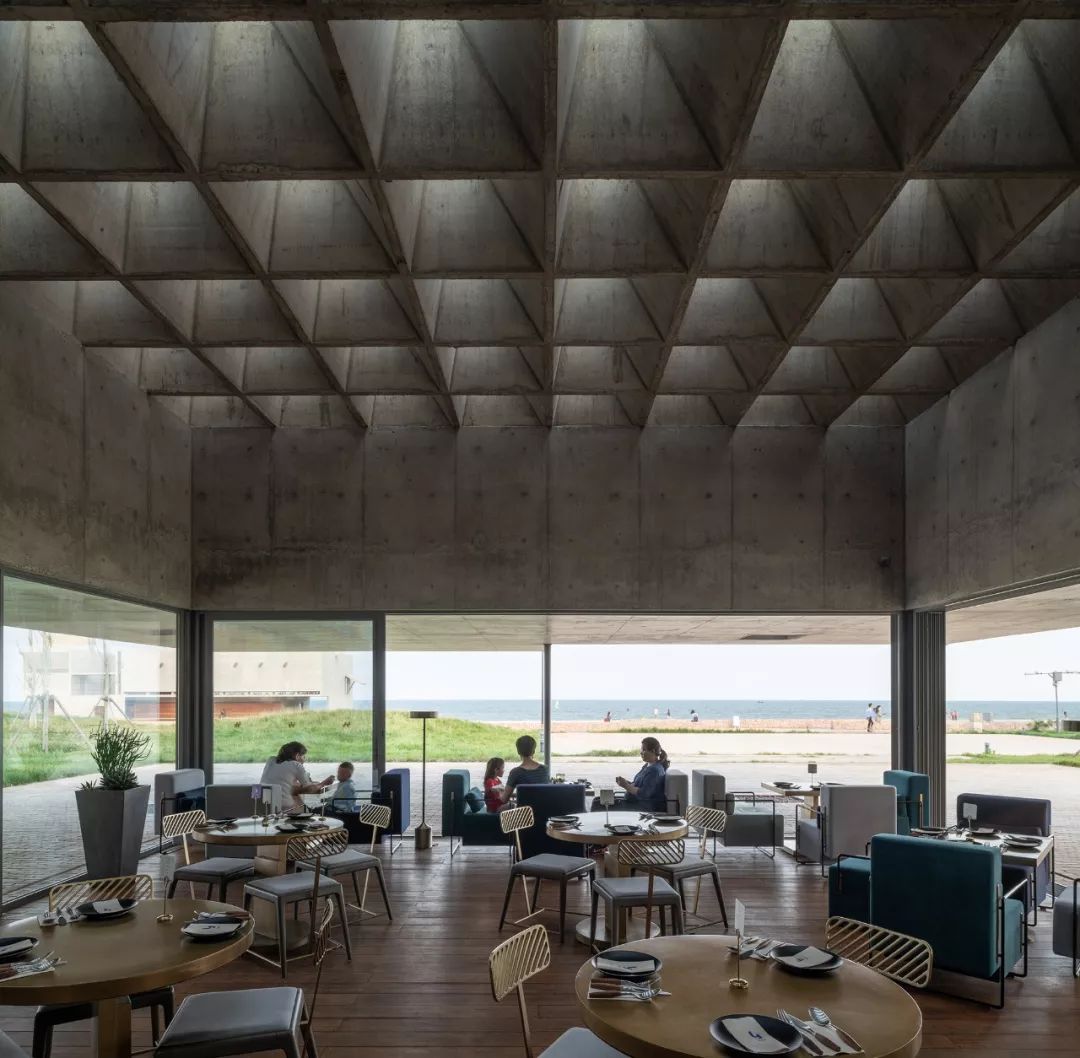 阿那亚海边Y餐厅建筑设计/直向建筑