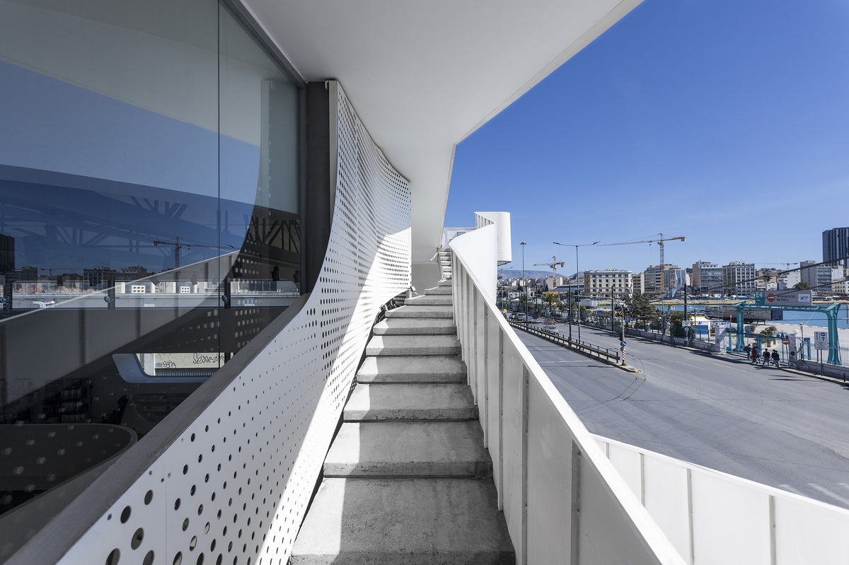 希腊Mole药房建筑设计/KLab Architecture