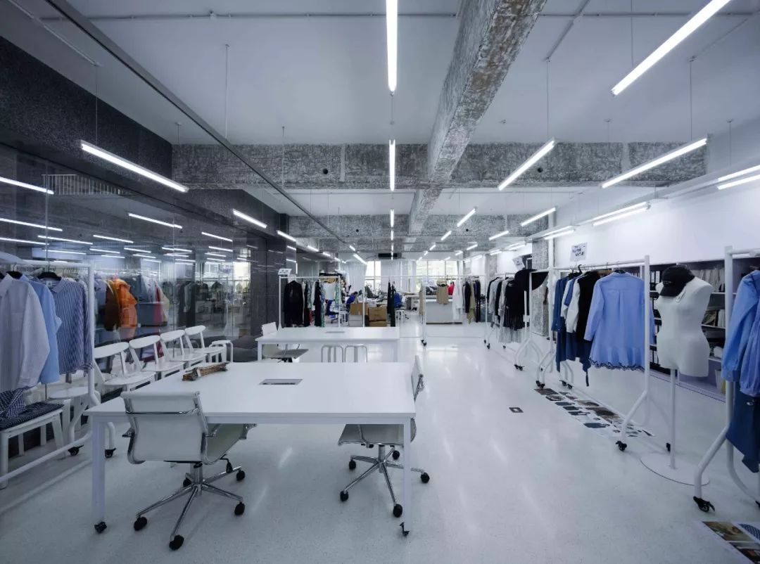 晨风集团时尚中心工厂室内改造设计/Joseph Dejardin