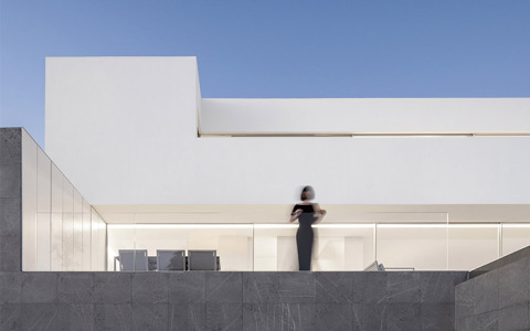 西班牙圣波拉极简独立住宅建筑设计/Fran Silvestre Arquitectos