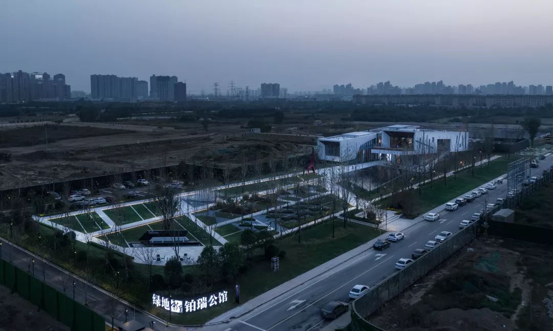 西安绿地国际金融中心景观设计/上海日清景观