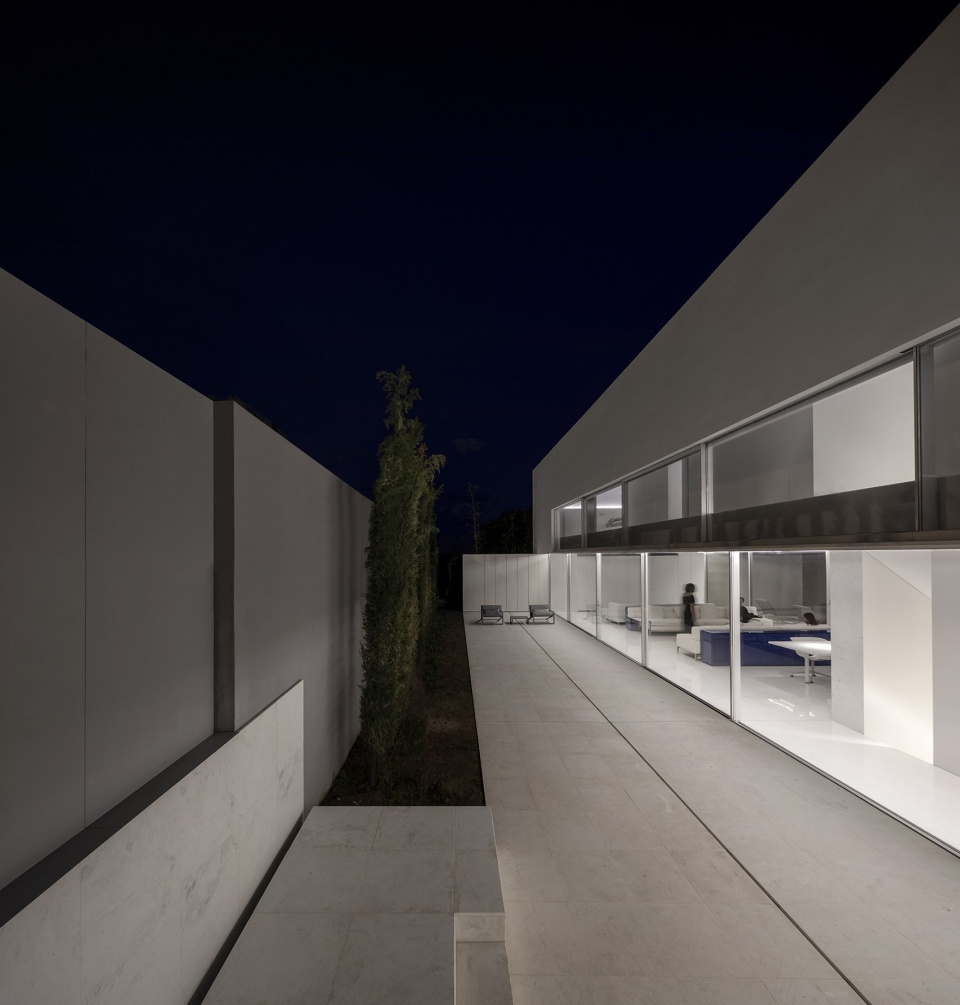 西班牙圣波拉极简独立住宅建筑设计/Fran Silvestre Arquitectos