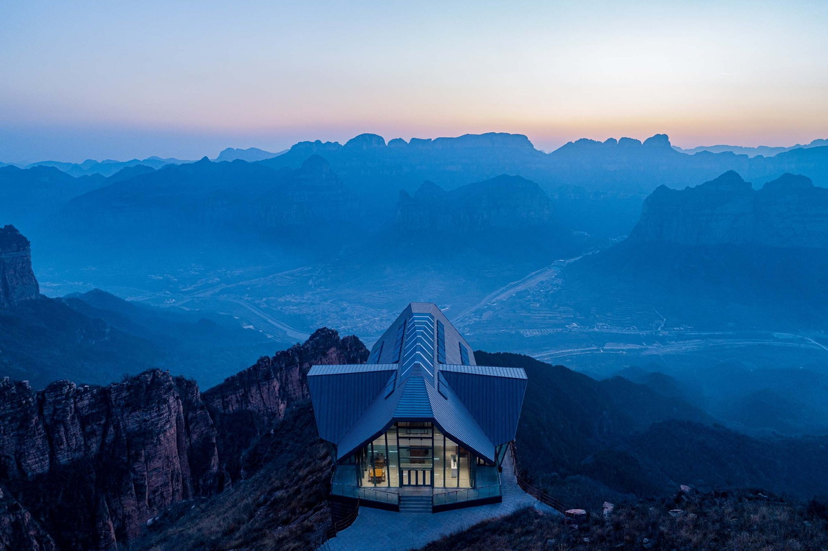 邯郸悬崖上的餐厅建筑设计 / 北京天地都市建筑设计