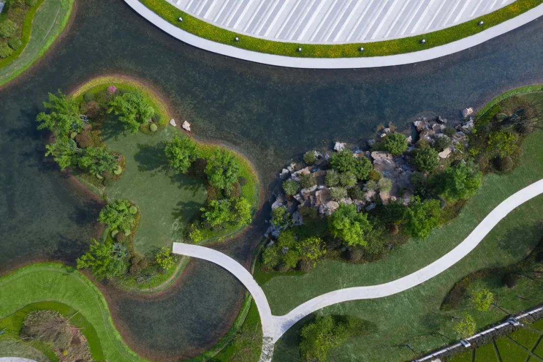 重庆OPPO智能生态科技园 景观设计 / 贝尔高林