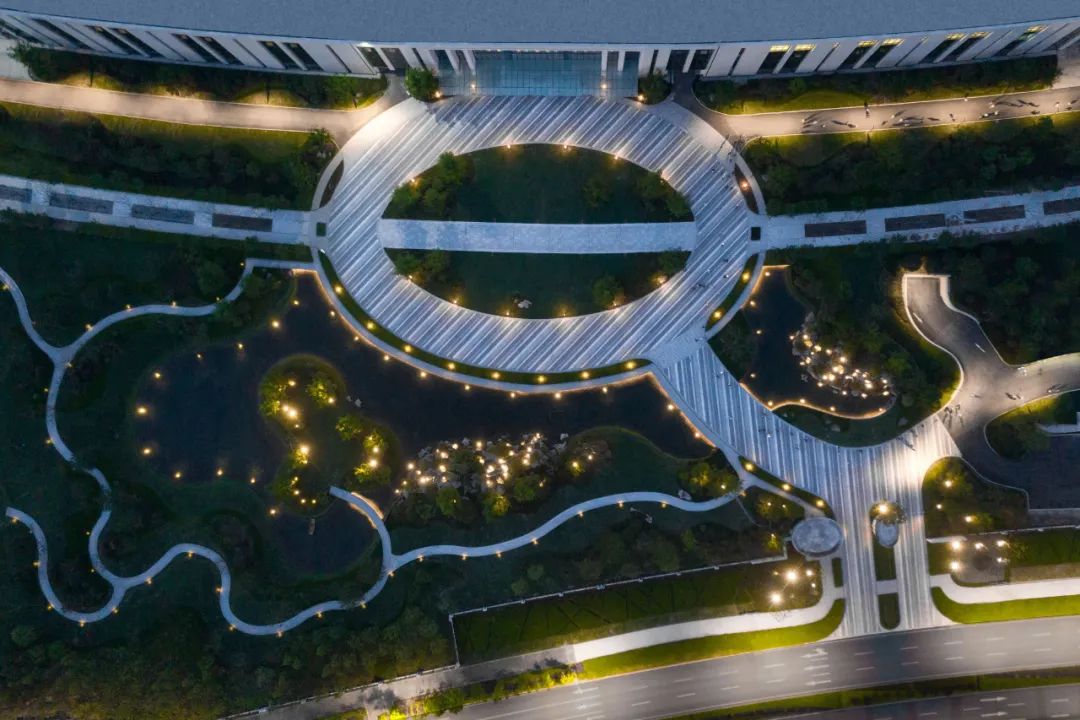 重庆OPPO智能生态科技园 景观设计 / 贝尔高林