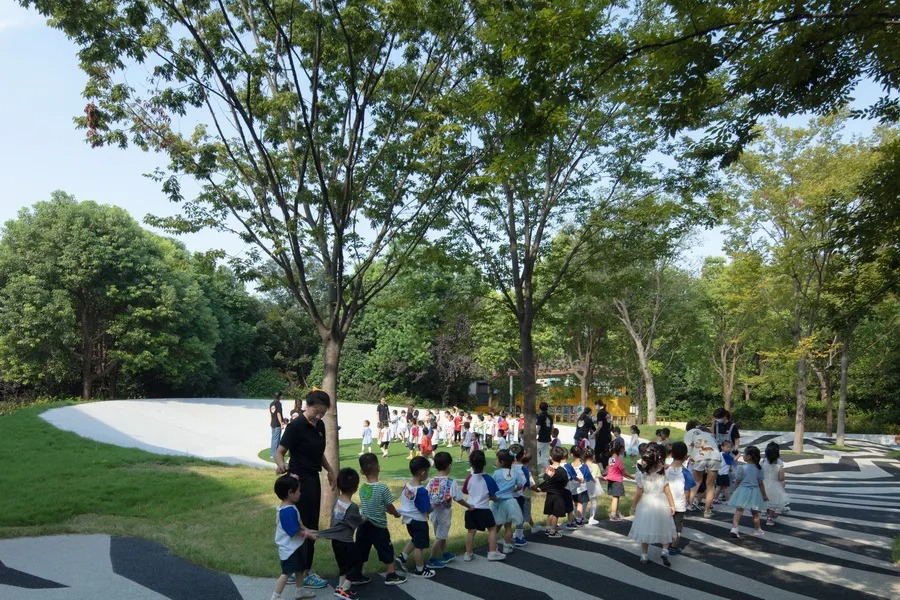 上海大华马杰克双语幼儿园  景观设计 /  张唐景观