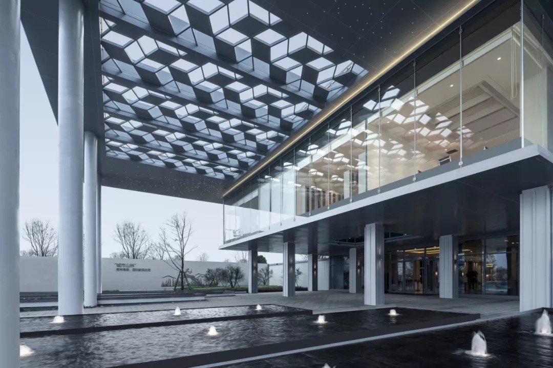 襄阳城际空间站展示中心 建筑设计  / 万千设计