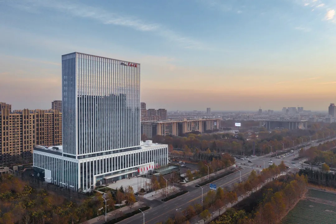 淄博东岳大厦 建筑设计 /  上海三益建筑设计有限公司