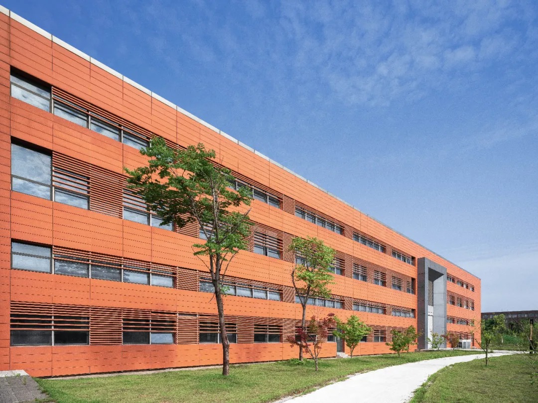 安徽理工大学重点实验室 建筑设计 /  同济设计