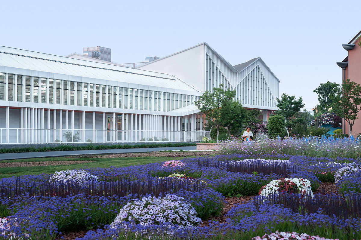 世界花园大会中心 建筑设计 /  森上建筑设计