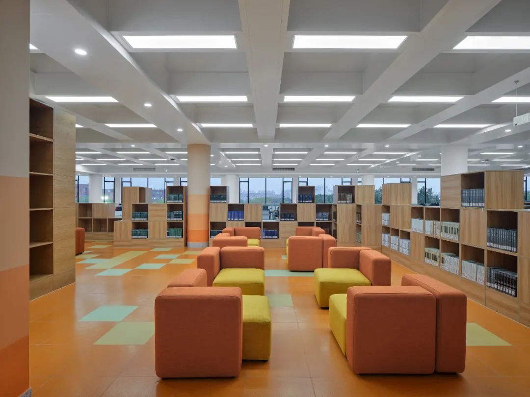 交大包玉刚图书馆空间改造设计 /  奥默默工作室