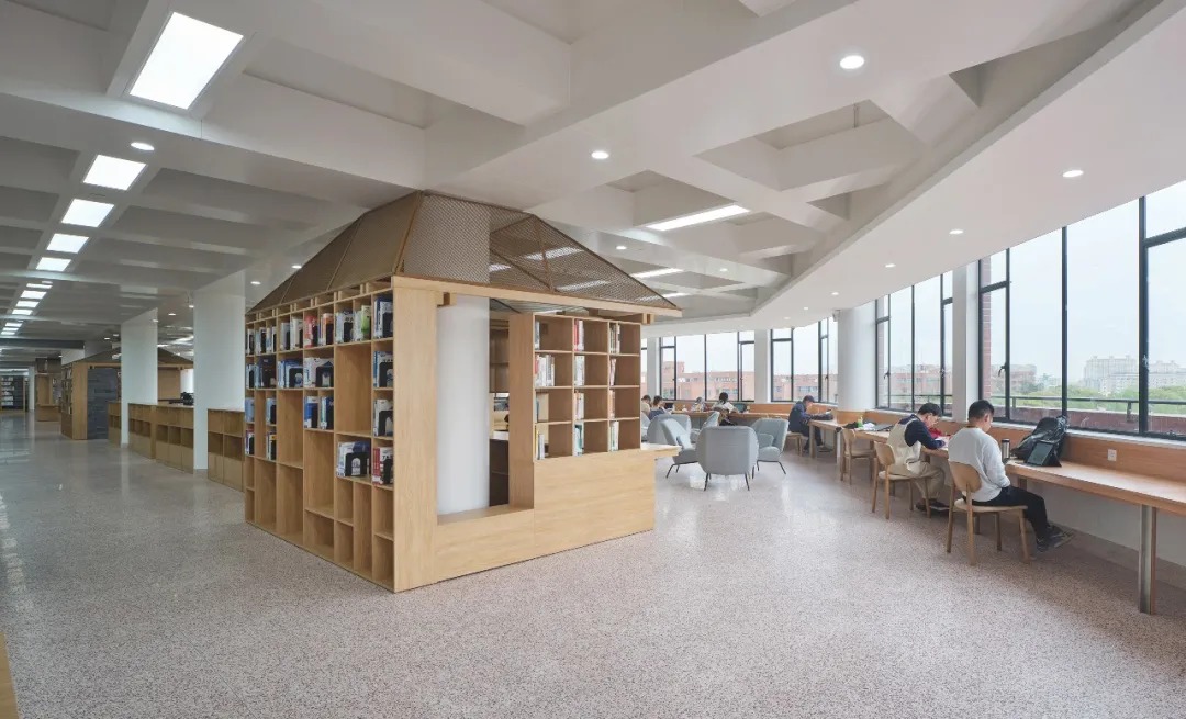 交大包玉刚图书馆空间改造设计 /  奥默默工作室