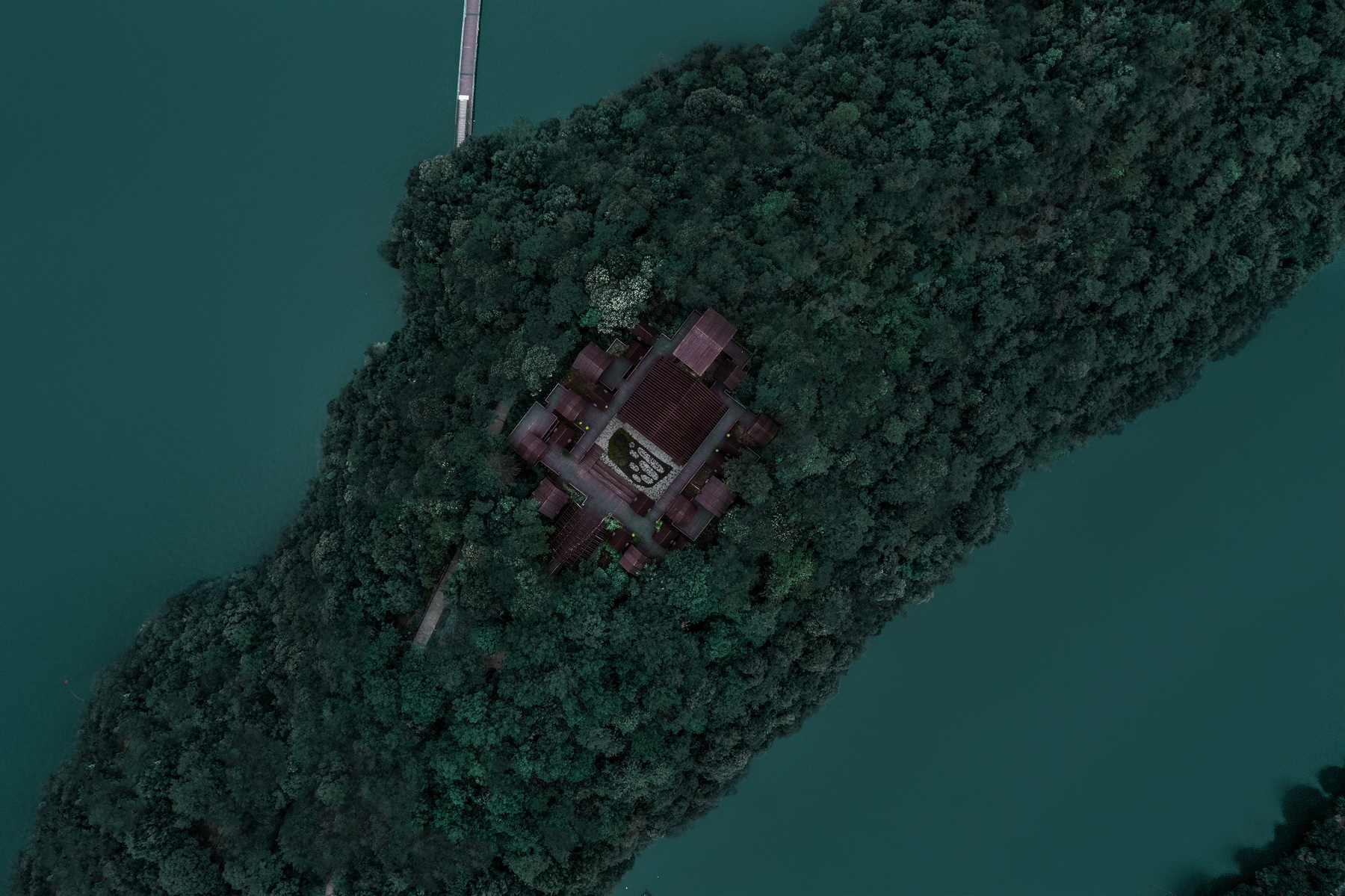 木屋小镇：岛屿 · 丛林 · 小木屋，九江 / 平介设计