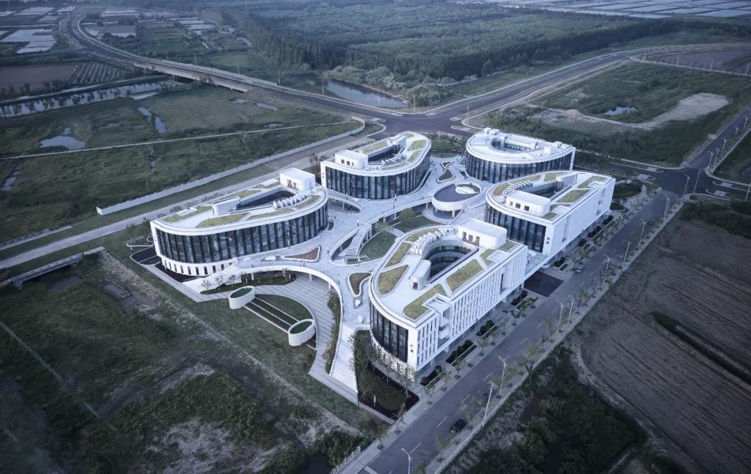 上海智慧岛数据产业园孵化器 建筑设计 / HHD华都设计