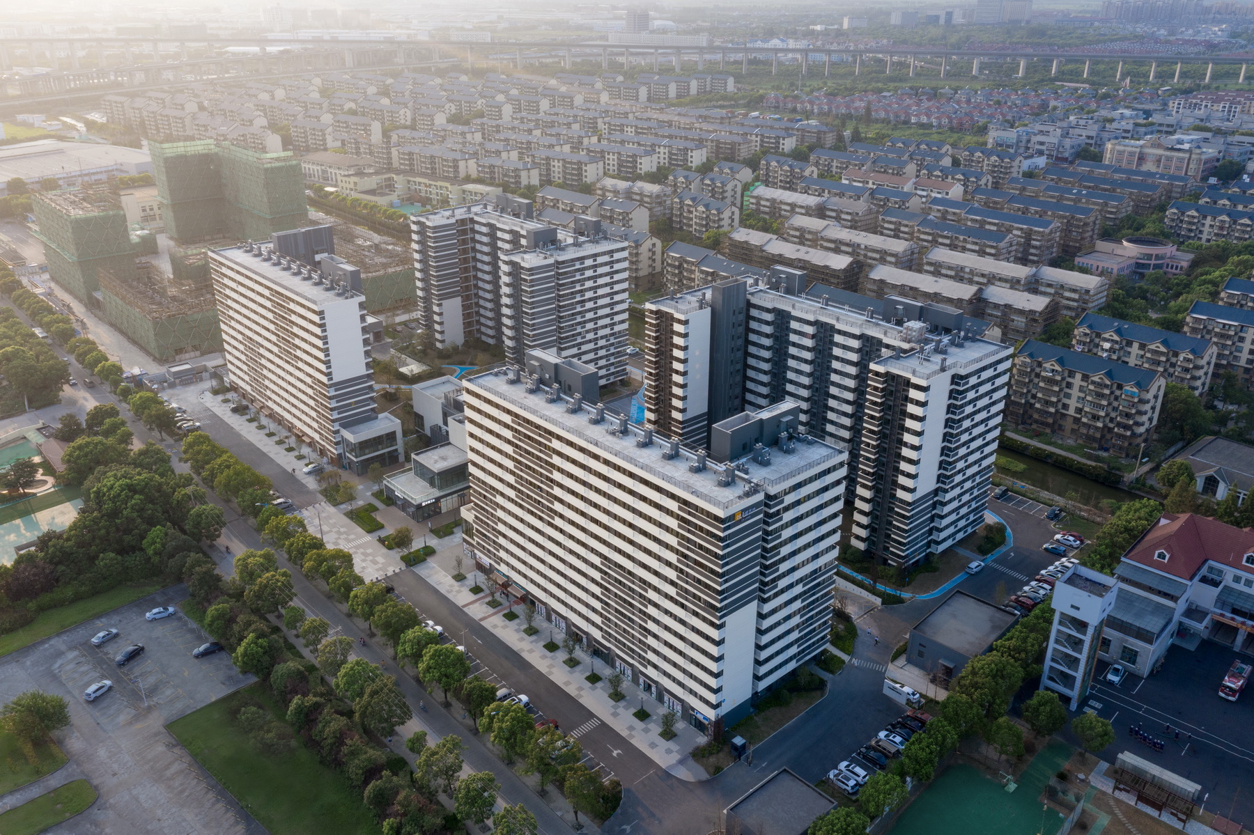 上海 华润 有巢国际公寓社区  建筑设计 /  日清设计