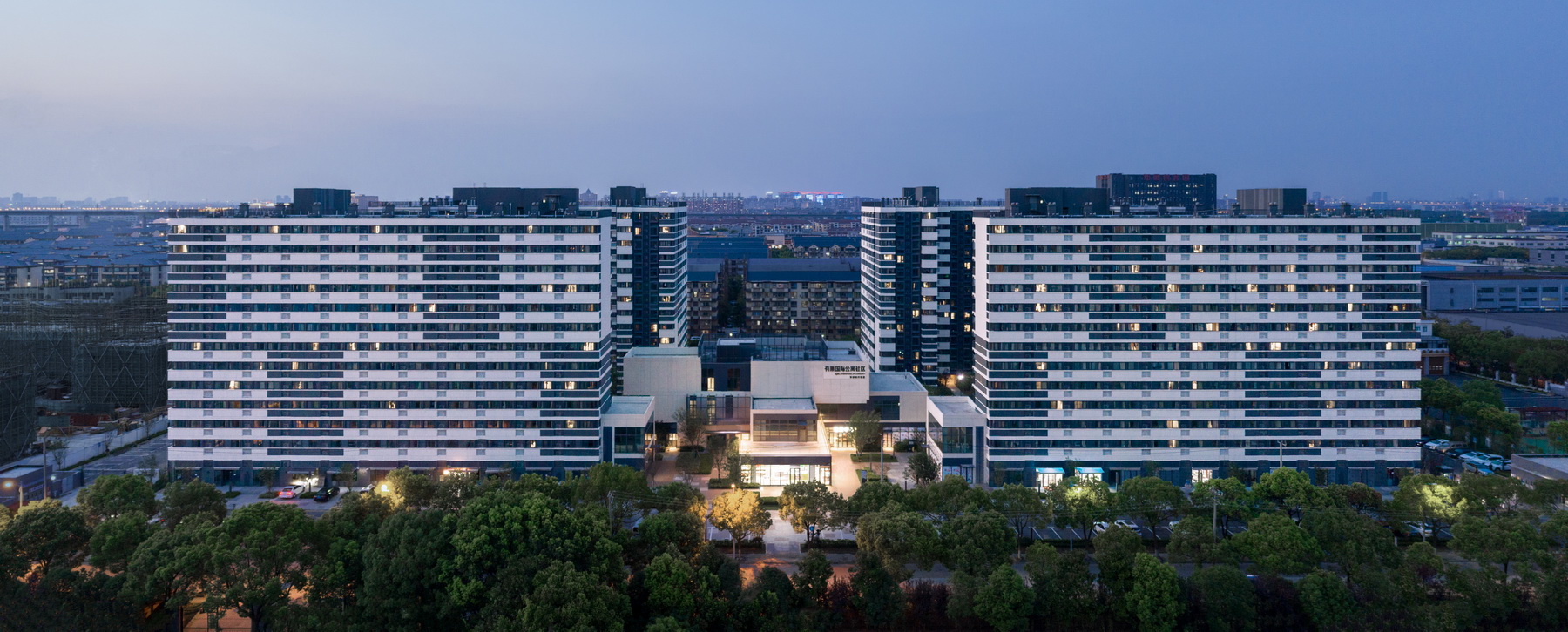 上海 华润 有巢国际公寓社区  建筑设计 /  日清设计