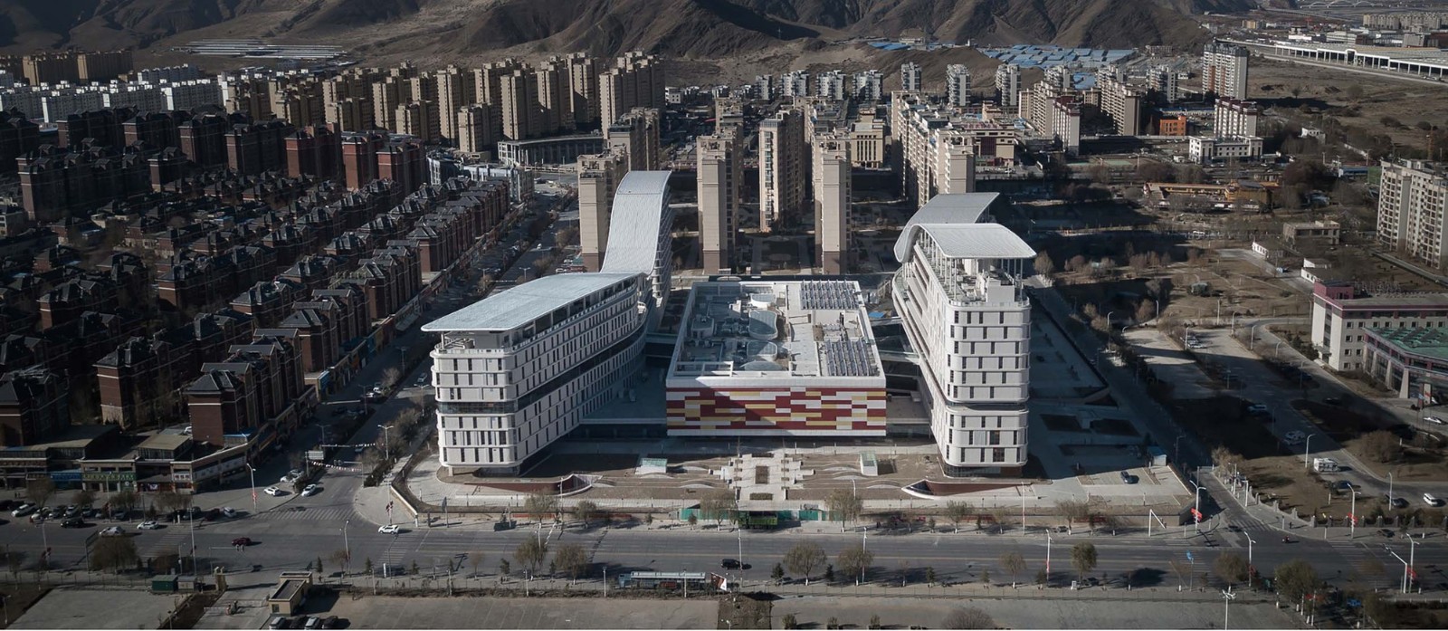 西藏妇儿医院 建筑设计 / 八作建筑设计事务所