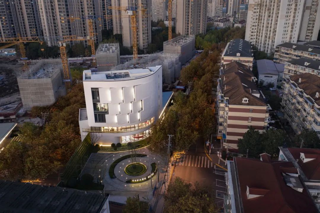 上海市杨浦区江浦社区文体中心 改造设计 / 日清设计