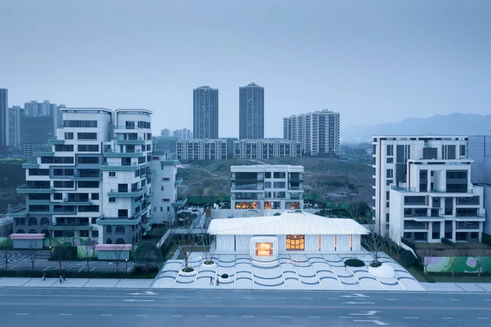 重庆花样年·千寻的花果山建筑设计  / 水石设计