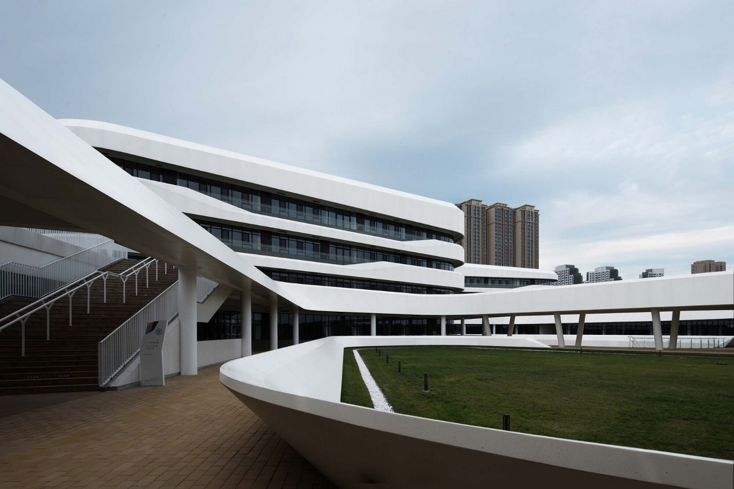 清华大学附属中学广华学校 建筑设计 / 北京市建筑设计研究院