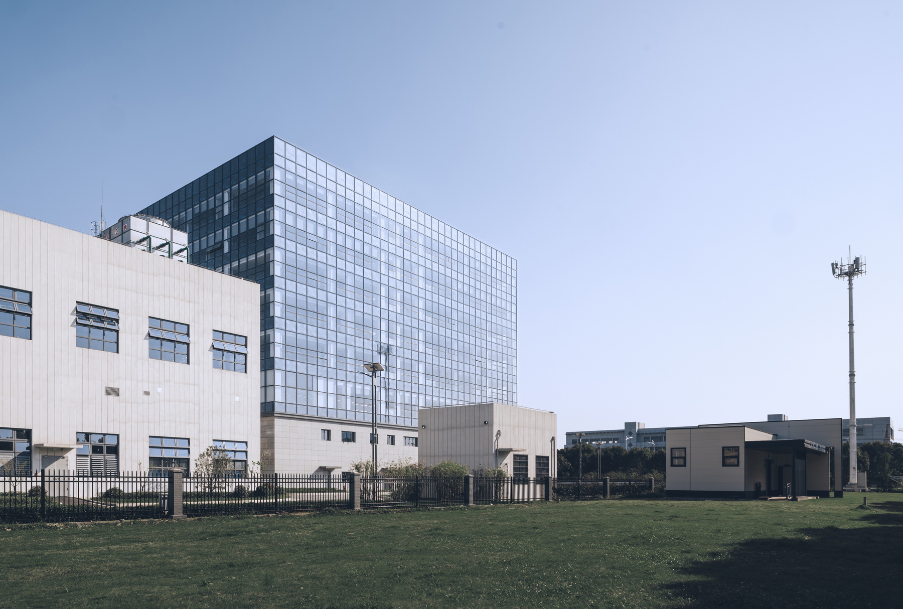 苏州 国方电子研发中心 建筑设计 / 平介设计