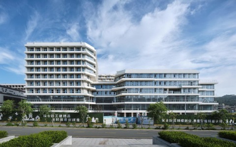 濠江教师发展中心与人才公寓 建筑设计 / 立木设计