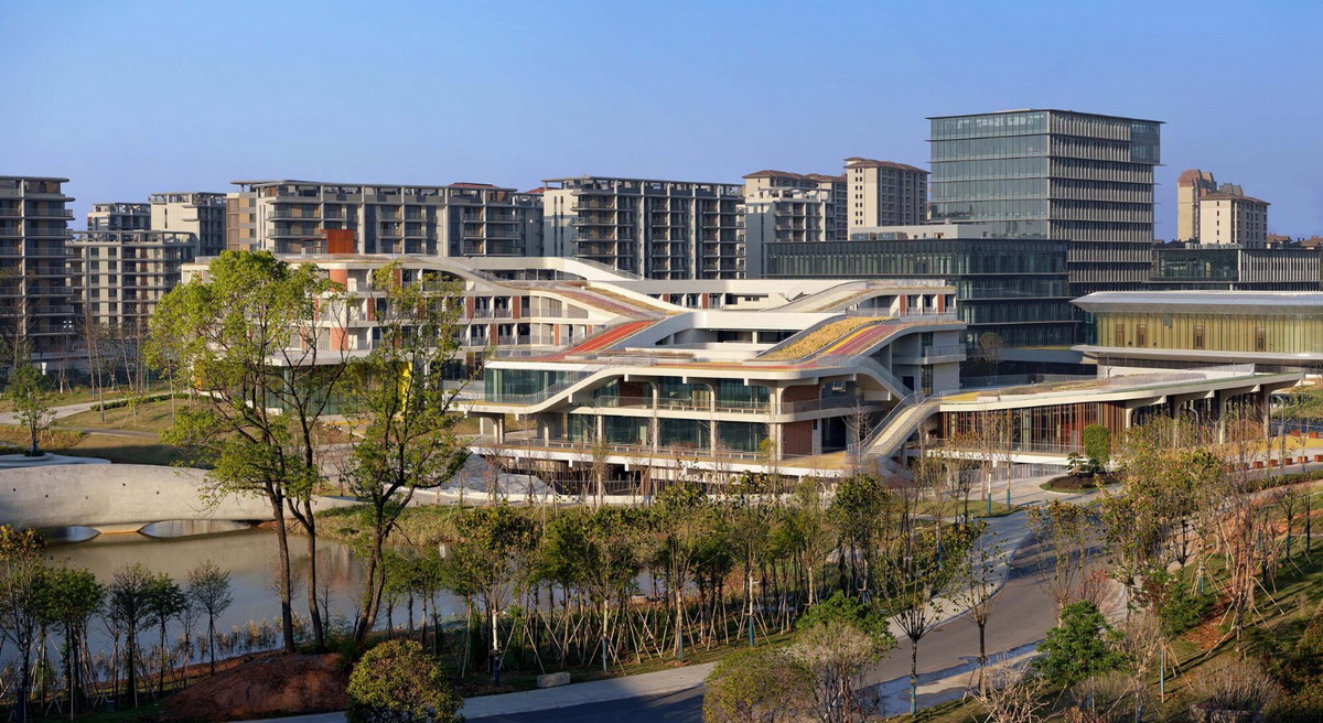 衢州 电子科大长三角研究院· 生活中心  建筑设计 / 同济院四时方院创新设计中心
