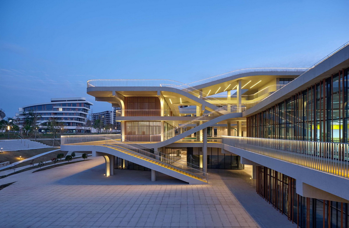 衢州 电子科大长三角研究院· 生活中心  建筑设计 / 同济院四时方院创新设计中心