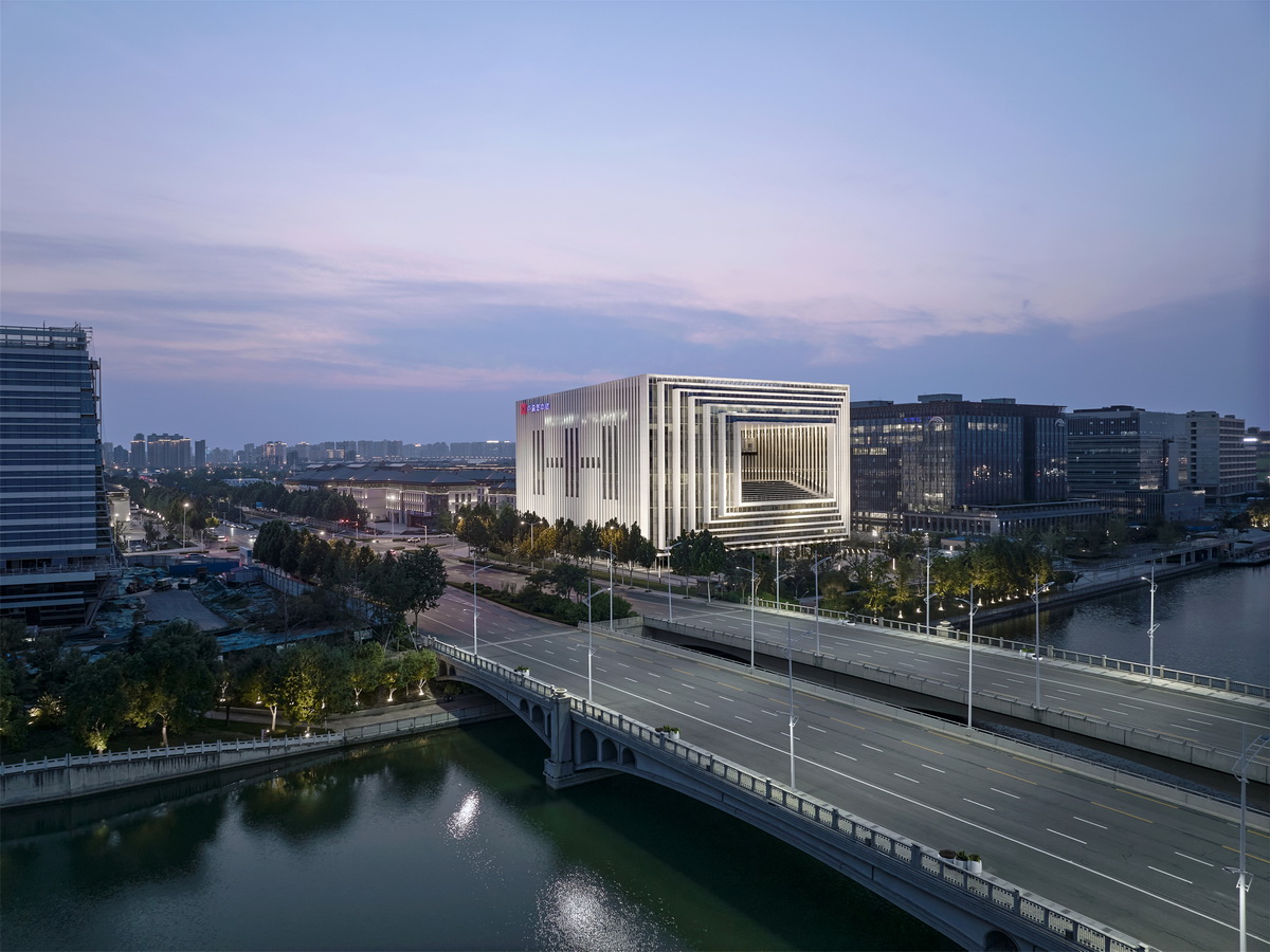 龙湖国际中心  建筑设计 /  HDD华都设计