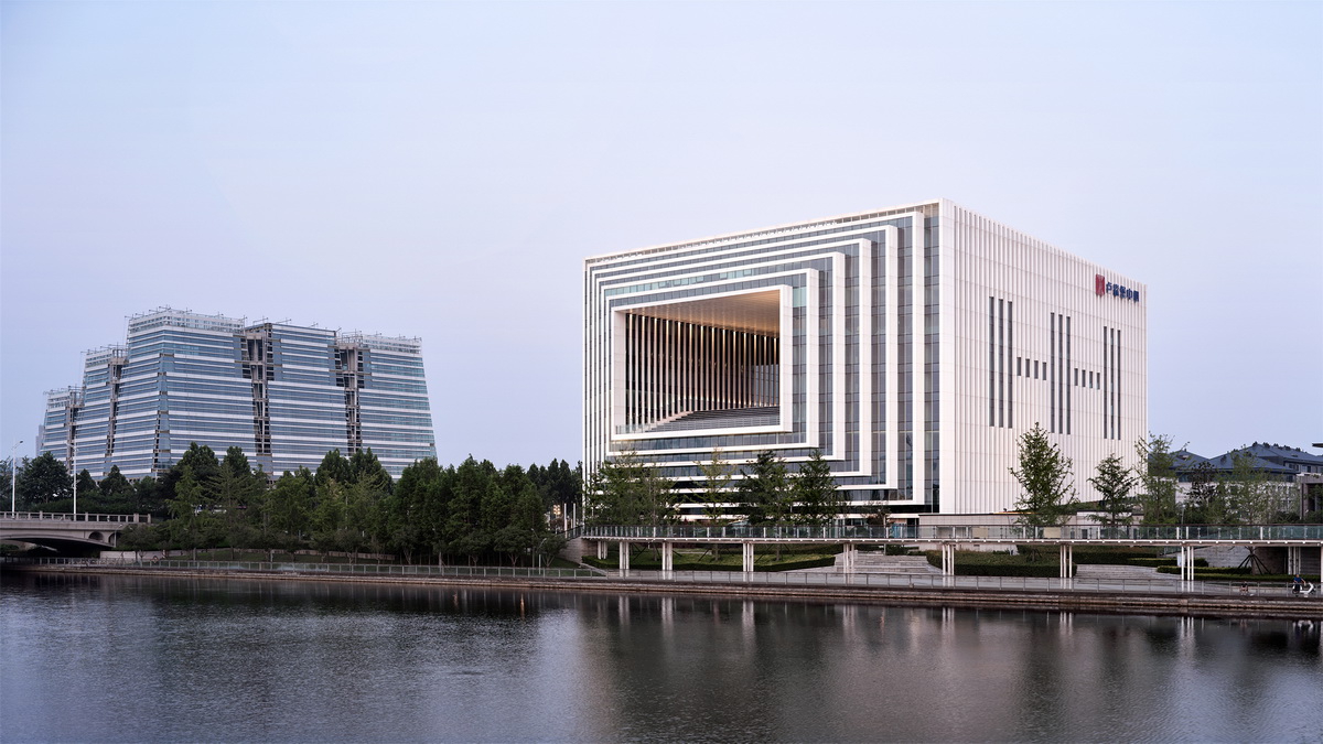 龙湖国际中心  建筑设计 /  HDD华都设计